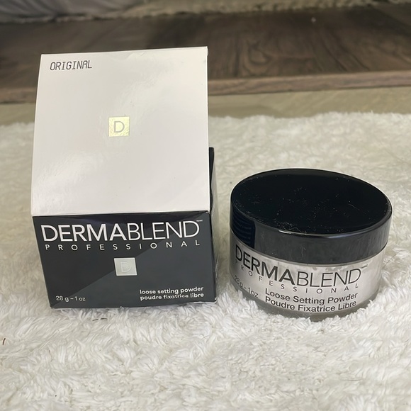 Dermablend Professional Loose Setting Powder - Picture 1 of 3